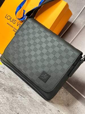 Сумка месенджер Louis Vuitton District PM Damier Infini