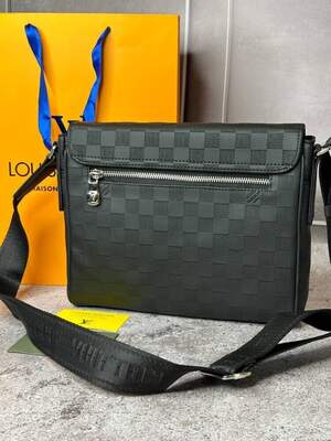 Сумка месенджер Louis Vuitton District PM Damier Infini