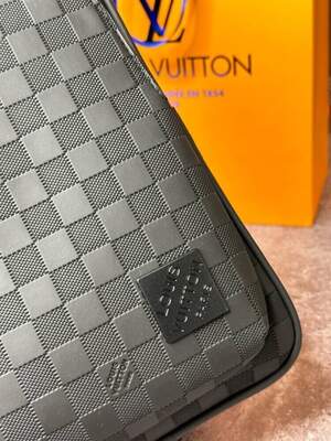 Сумка месенджер Louis Vuitton District PM Damier Infini